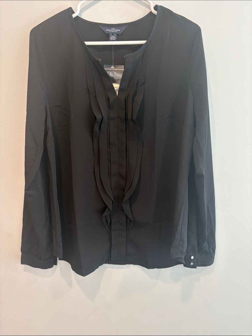 Ann Taylor Black Ruffle-Front Long Sleeve Blouse ptp 21 length 27